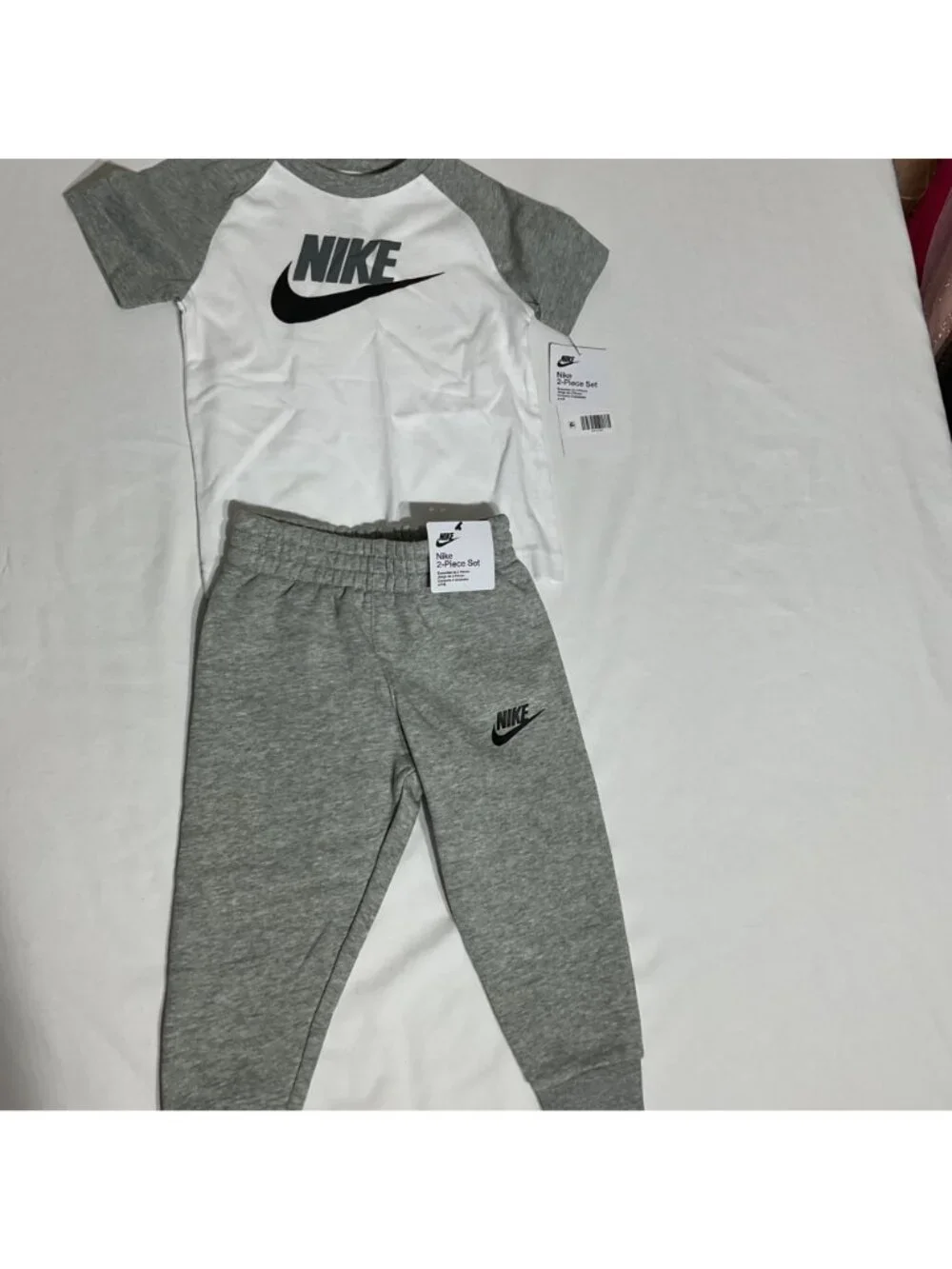 Nike Toddler 2-Piece Set With size 2 years & Jogger Pants In White & Gray